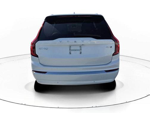 Crystal White Pearl 2026 Volvo XC90 B6 Ultra 7-Seater