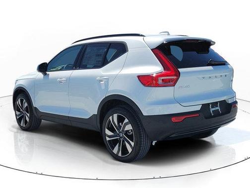 Crystal White 2026 Volvo XC40 B5 Plus