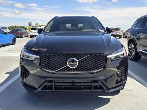 2026 Volvo XC60 PLUS