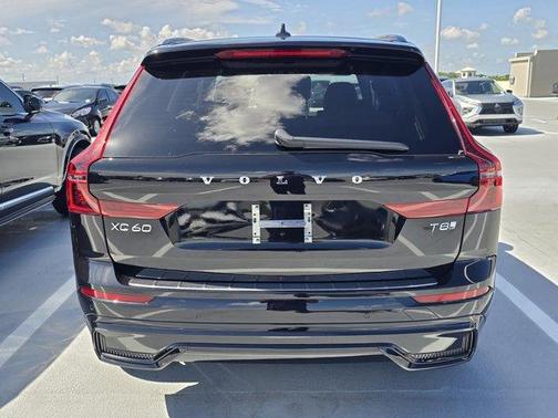 2026 Volvo XC60 PLUS