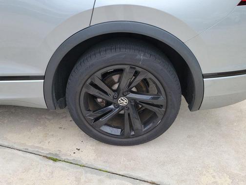 Pyrite Silver Metallic 2023 Volkswagen Tiguan 2.0T SE R-Line Black