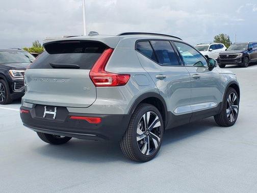 2026 Volvo XC40 B4 Plus