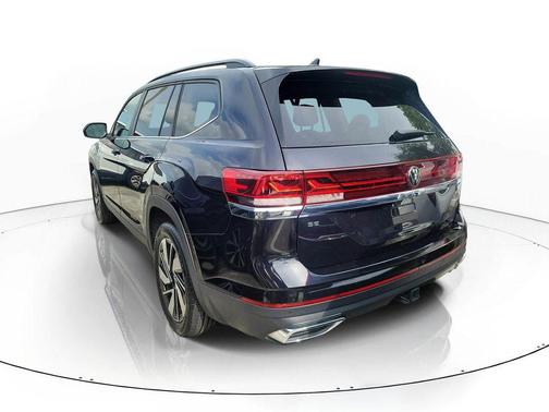 Deep Black Pearl Effect 2024 Volkswagen Atlas 2.0T SE w/Technology