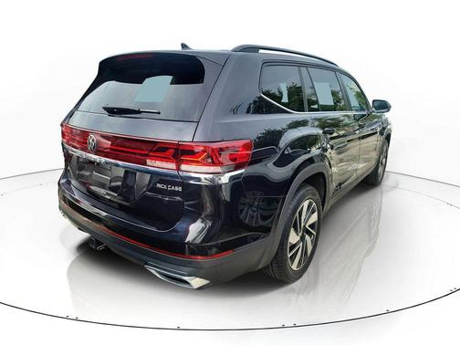 Deep Black Pearl Effect 2024 Volkswagen Atlas 2.0T SE w/Technology