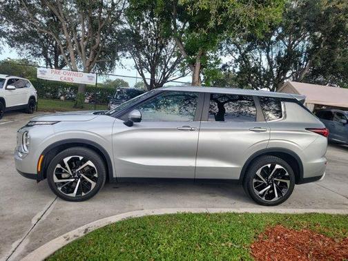 2023 Mitsubishi Outlander SE