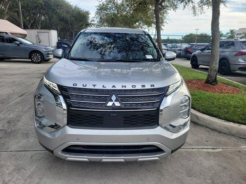 2023 Mitsubishi Outlander SE