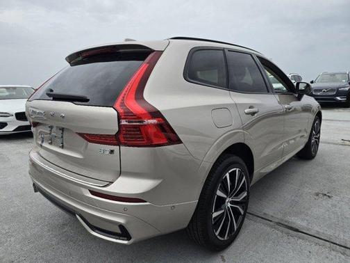 2025 Volvo XC60 B5 Plus