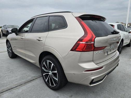2025 Volvo XC60 B5 Plus