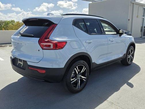 2026 Volvo XC40 B5 Core