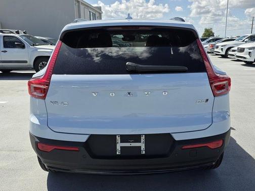 2026 Volvo XC40 B5 Core