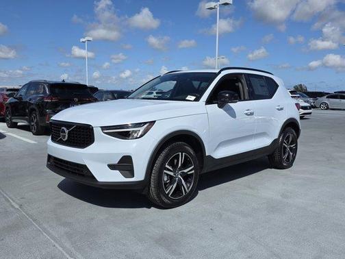 2026 Volvo XC40 B5 Core