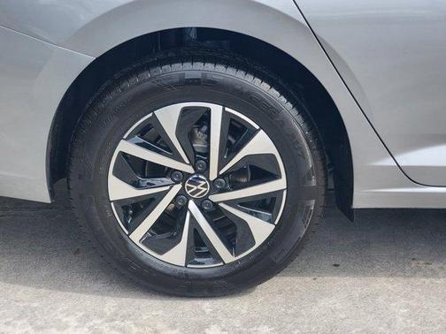 Pyrite Silver Metallic 2026 Volkswagen Jetta 1.5T SE