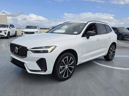 2025 Volvo XC60 B5 Plus