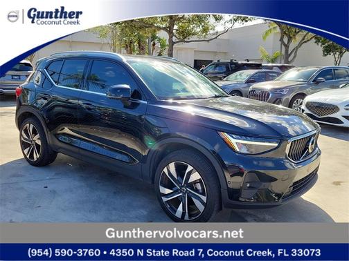 2023 Volvo XC40 B5 Plus Bright Theme