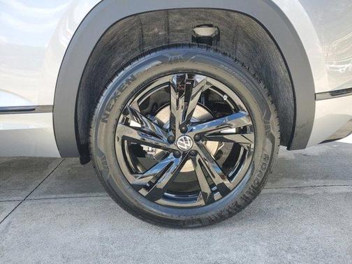 2025 Volkswagen Atlas Cross Sport 2.0T SEL R-Line Black