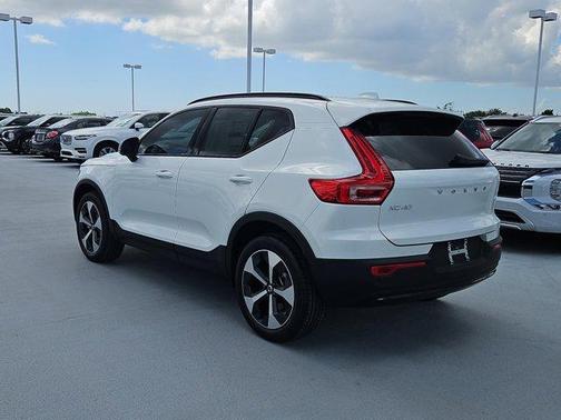 2026 Volvo XC40 B4 Plus