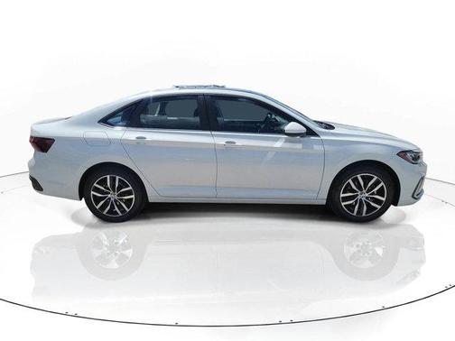 Opal White Pearl 2026 Volkswagen Jetta 1.5T SE