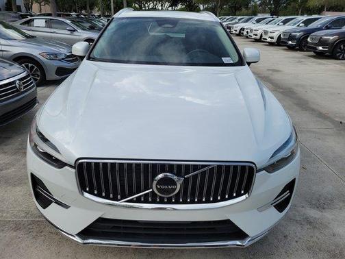 2023 Volvo XC60 B5 Plus Bright Theme