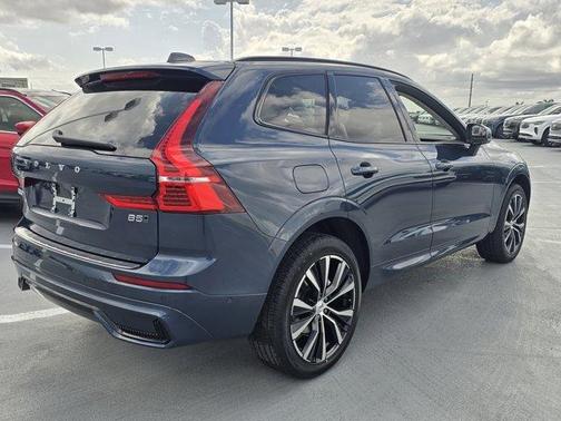 2025 Volvo XC60 B5 Plus