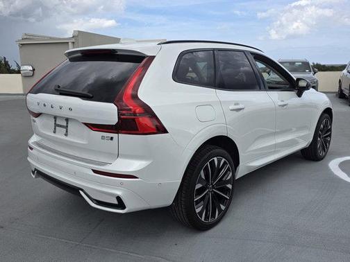 Crystal White Metallic 2026 Volvo XC60 B5 Ultra