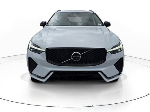 Crystal White Metallic 2026 Volvo XC60 B5 Ultra