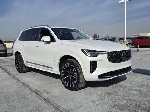 2025 Volvo XC90 B5 Plus 7-Seater