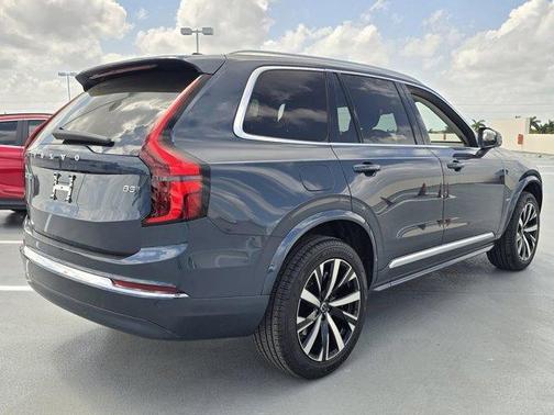 2025 Volvo XC90 B5 Core