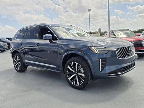 2025 Volvo XC90 B5 Core