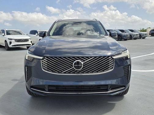 2025 Volvo XC90 B5 Core