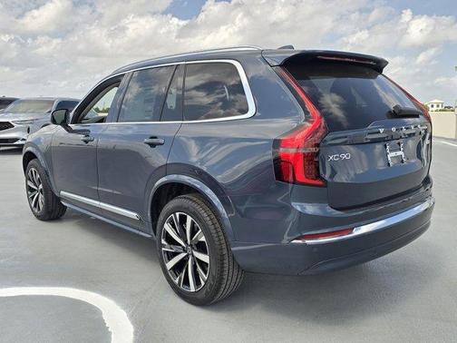 2025 Volvo XC90 B5 Core