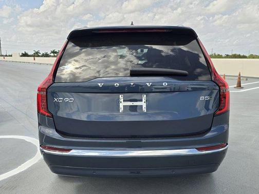 2025 Volvo XC90 B5 Core