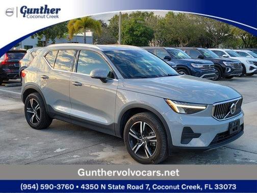 2025 Volvo XC40 B5 Core Bright Theme