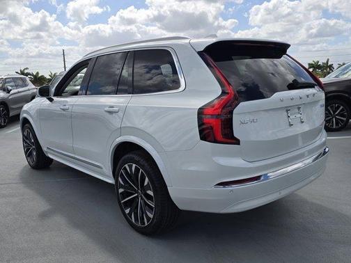 2025 Volvo XC90 B5 Core