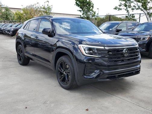 2025 Volkswagen Atlas Cross Sport 2.0T SEL R-Line Black
