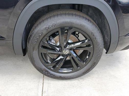2025 Volkswagen Atlas Cross Sport 2.0T SEL R-Line Black
