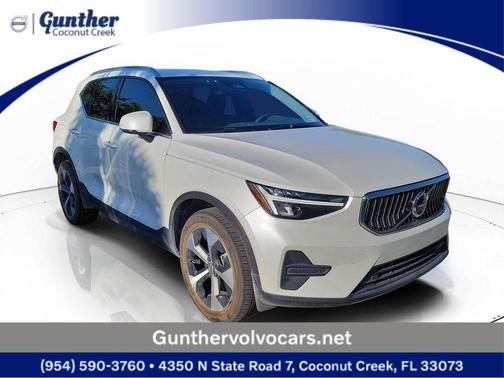 Crystal White 2024 Volvo XC40 B5 Core