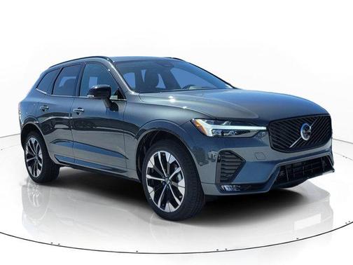 Forest Green 2026 Volvo XC60 B5 Plus