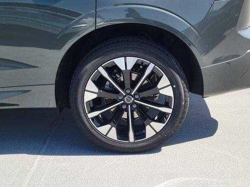 Forest Green 2026 Volvo XC60 B5 Plus