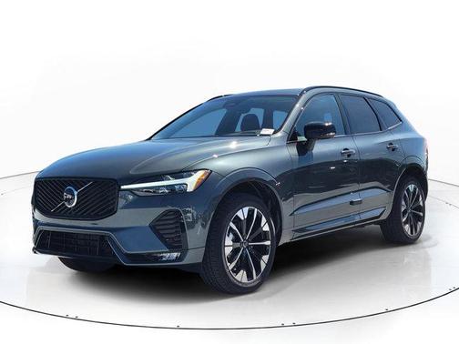 Forest Green 2026 Volvo XC60 B5 Plus