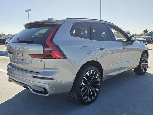 Bright 2026 Volvo XC60 B5 Ultra