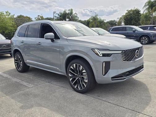 2025 Volvo XC90 B6 Plus 7-Seater