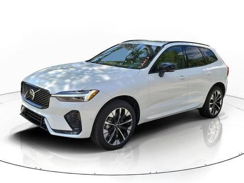 Crystal White Metallic 2026 Volvo XC60 B5 Plus