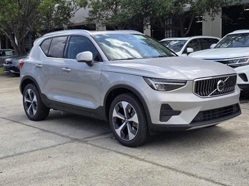 2025 Volvo XC40 B5 Core Bright Theme