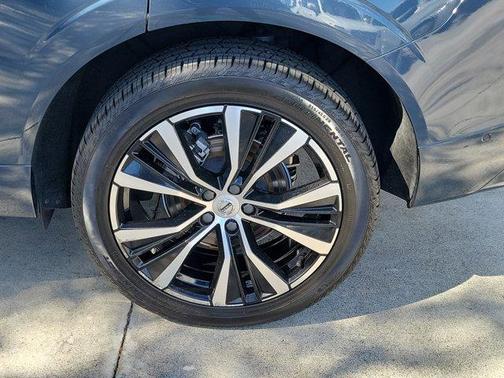 2024 Volvo XC60 B5 Plus Dark Theme