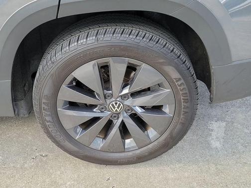 Platinum Gray Metallic 2024 Volkswagen Taos 1.5T S