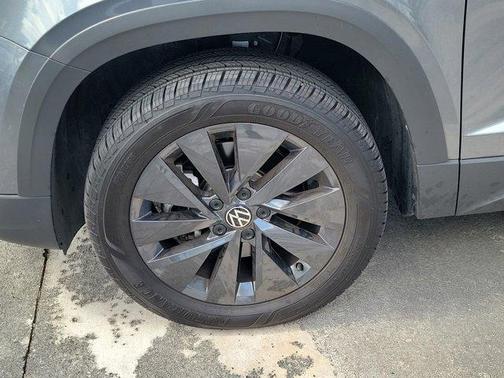 Platinum Gray Metallic 2024 Volkswagen Taos 1.5T S