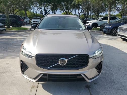 2024 Volvo XC60 B5 Plus Dark Theme
