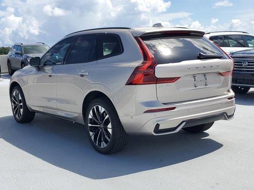 2026 Volvo XC60 Plug-In Hybrid T8 Plus