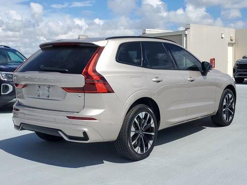 2026 Volvo XC60 Plug-In Hybrid T8 Plus