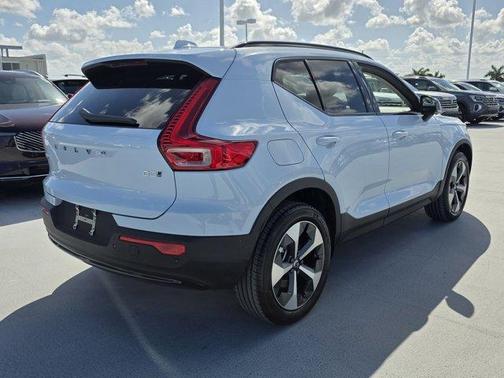 2026 Volvo XC40 B5 Plus
